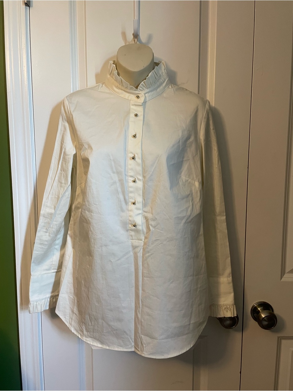 Elizabeth McKay White Blouse Gold Dangle Buttons Ruffle Cuff and Collar 10